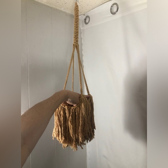 Tan Boho Macrame Plant Hanger. NEW - Picture 1 of 3